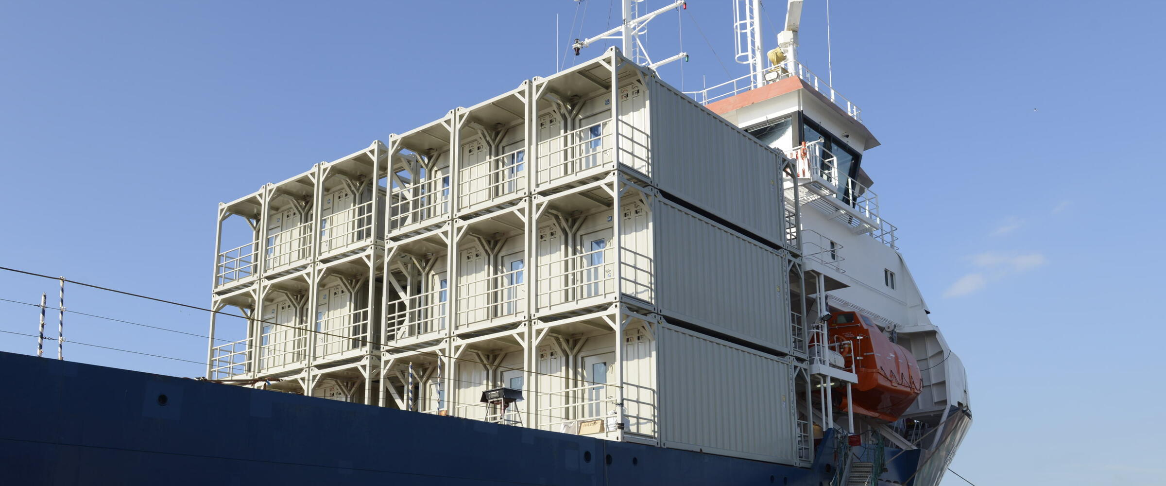 20ft Container auf einem Schiff